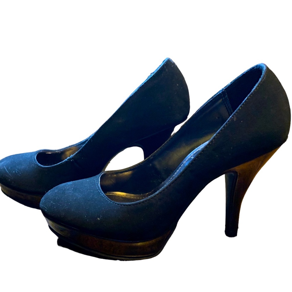 Unlisted by Kenneth Cole Women's Closed Toe Heels. EUC